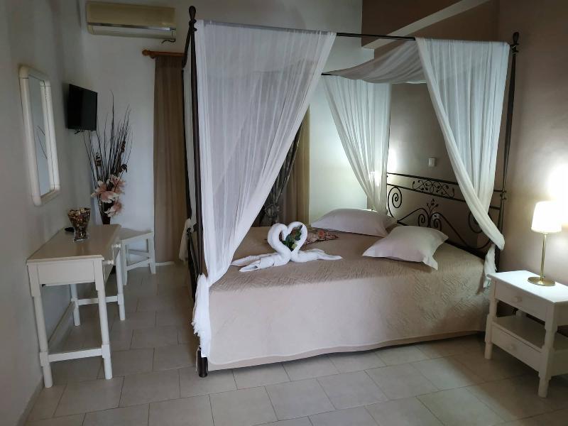 Eleni'S Garden & Castello Suites Alykanas  Luaran gambar
